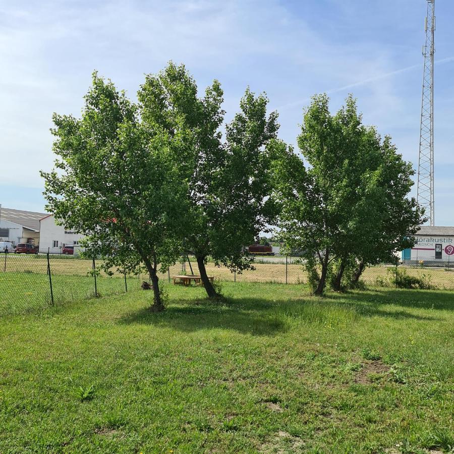 Вілла Tiny House Neusiedl an der Zaya Екстер'єр фото
